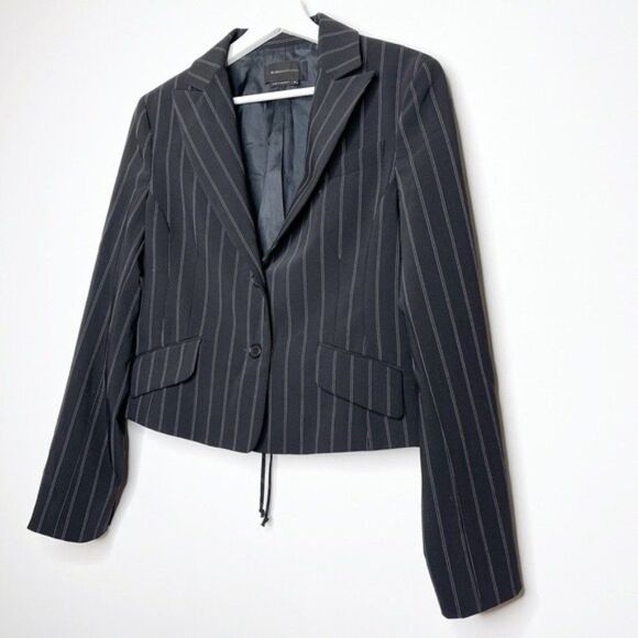 BCBG MAXAZRIA Pinstripe Blazer – Cropped Fit, Business Chic Medium - Picture 4 of 8